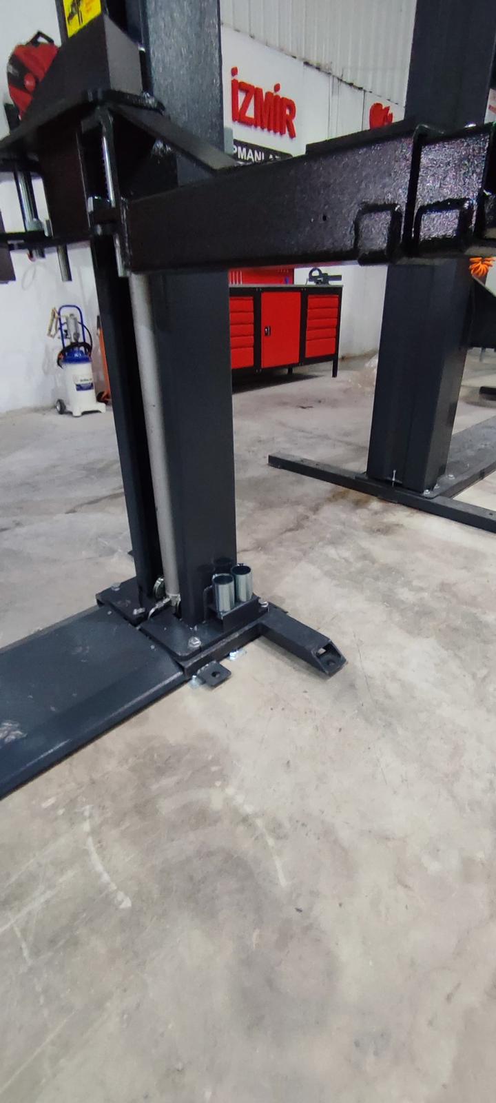 4 TON TAM OTOMATİK TABAN ŞASELİ HİDROLİK LİFT