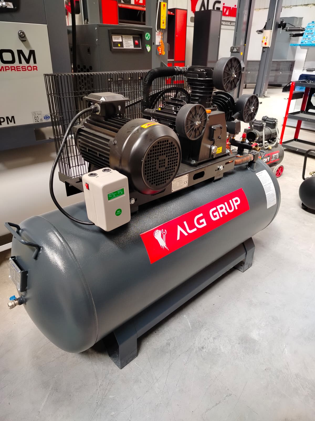 200 Litre 8 Bar 3 Kafa 4 Hp Kompresör