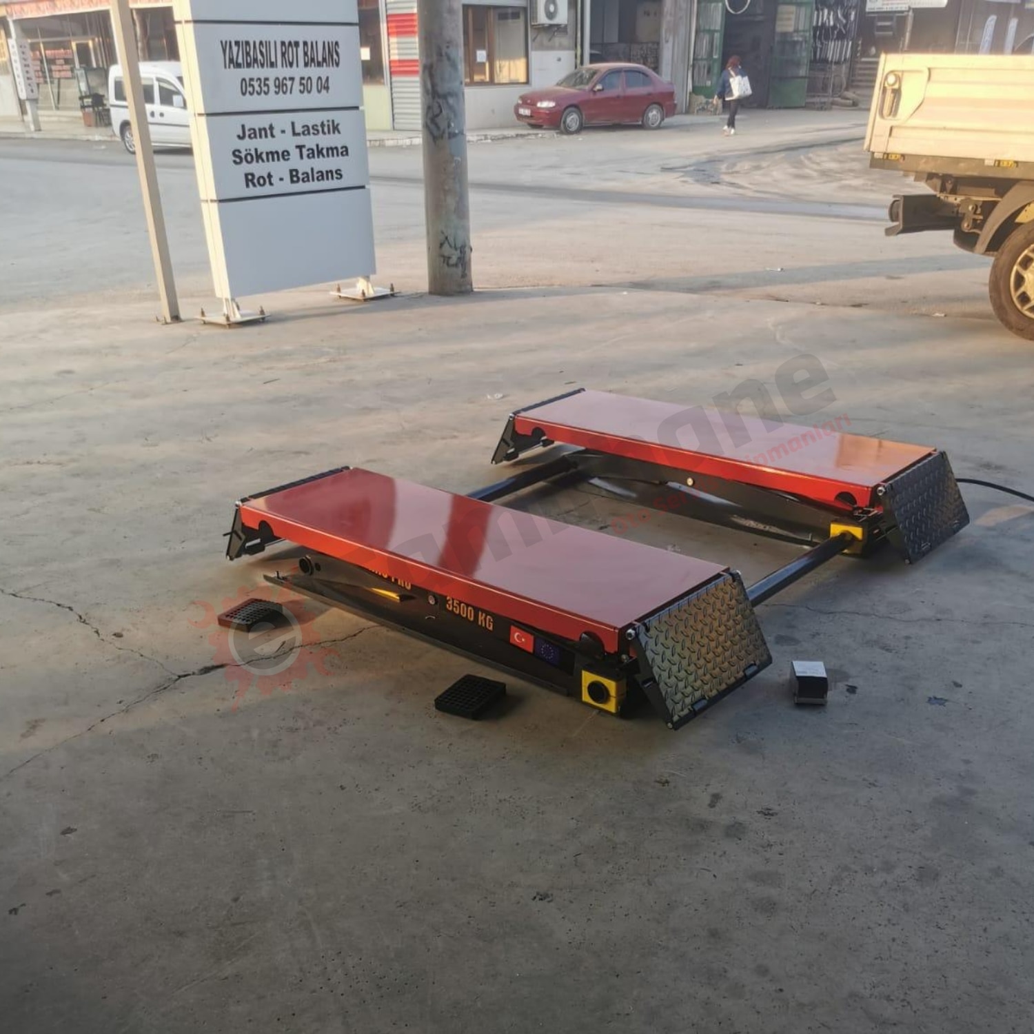 1 Metre 3500 Kg Makaslı Lift